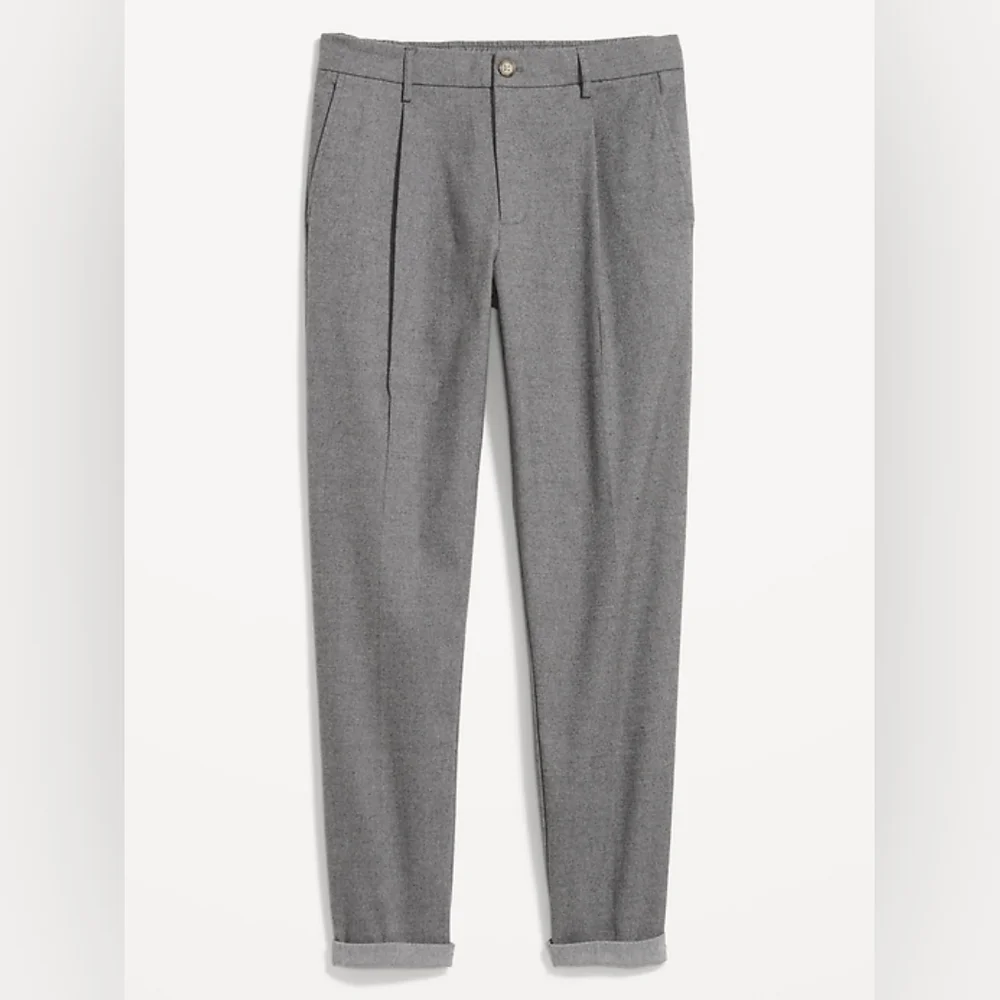Old Navy Loose Taper Built-In Flex Pleated Chino Pants